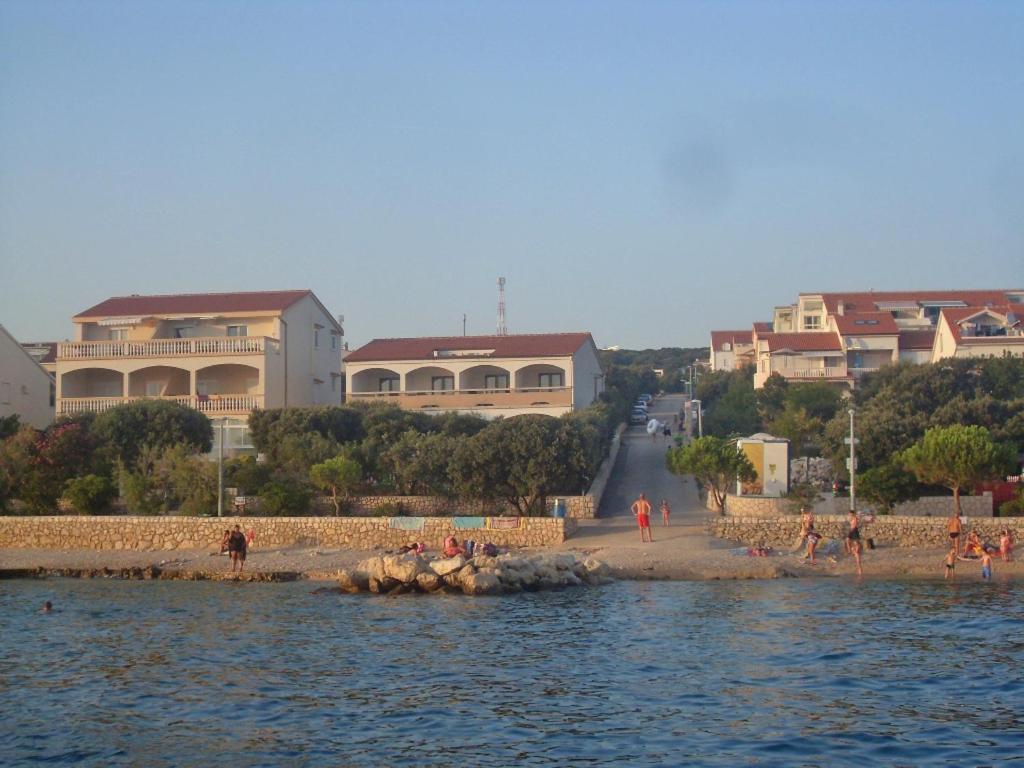 Apartments By The Sea Mandre, Pag - 8655 Kolan Bagian luar foto