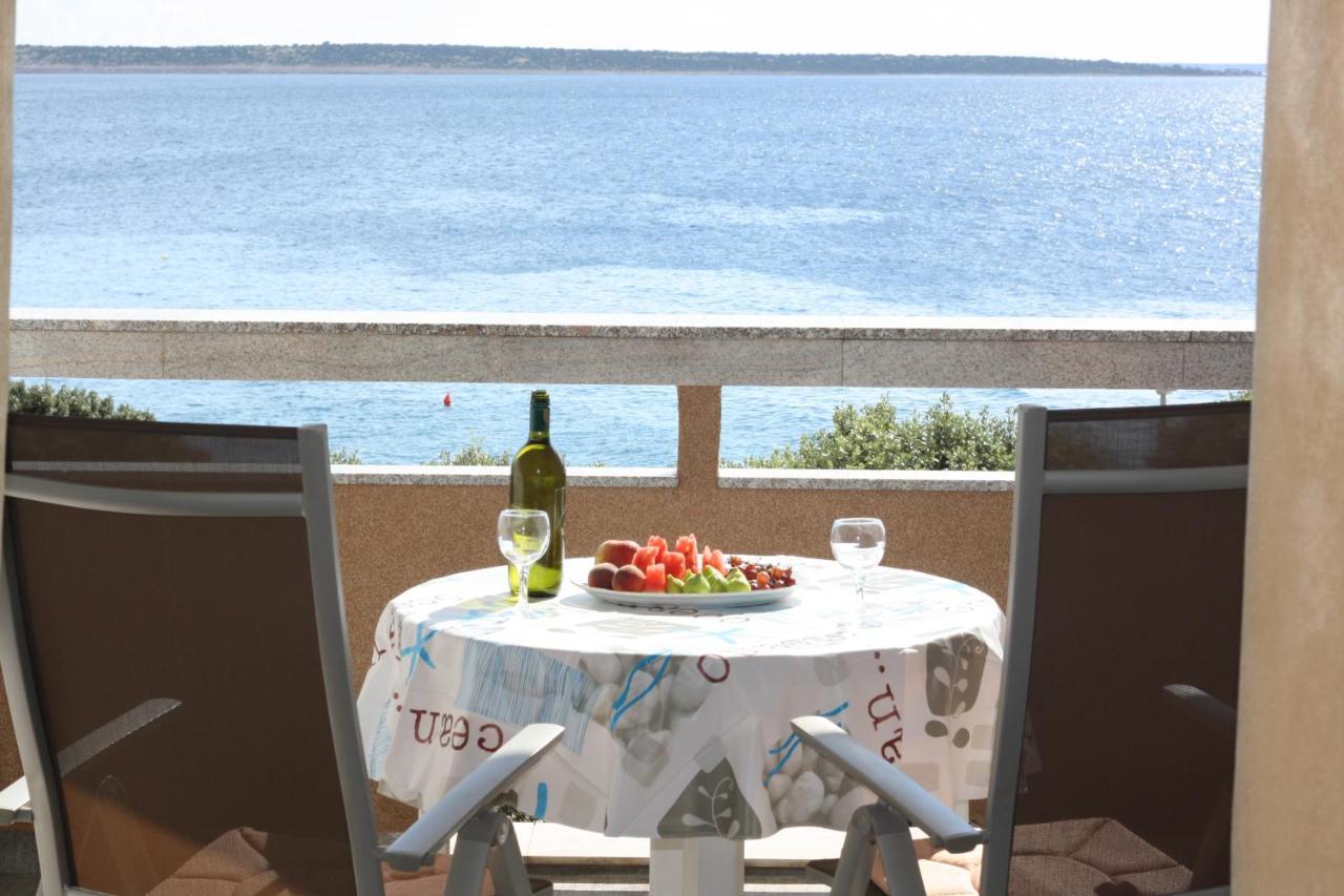 Apartments By The Sea Mandre, Pag - 8655 Kolan Bagian luar foto