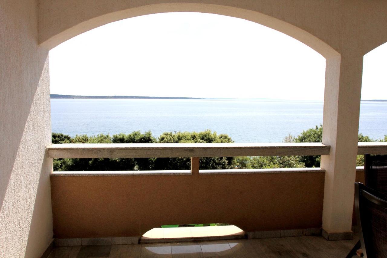 Apartments By The Sea Mandre, Pag - 8655 Kolan Bagian luar foto