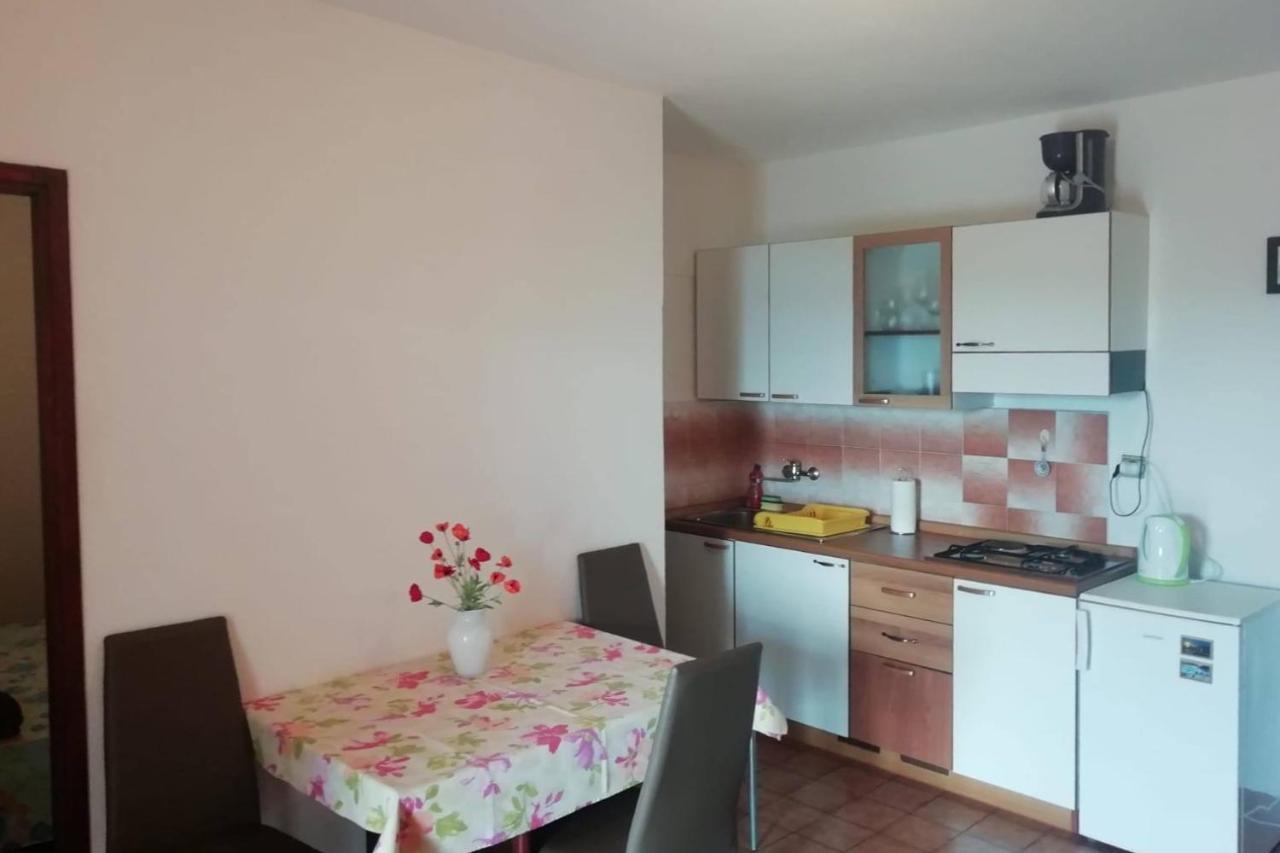 Apartments By The Sea Mandre, Pag - 8655 Kolan Bagian luar foto